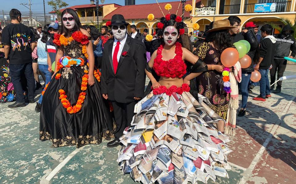 Elegantes catrines y catrinas desfilaron por calles de Agua Blanca - El Sol  de Tulancingo | Noticias Locales, Policiacas, sobre México, Hidalgo y el  Mundo